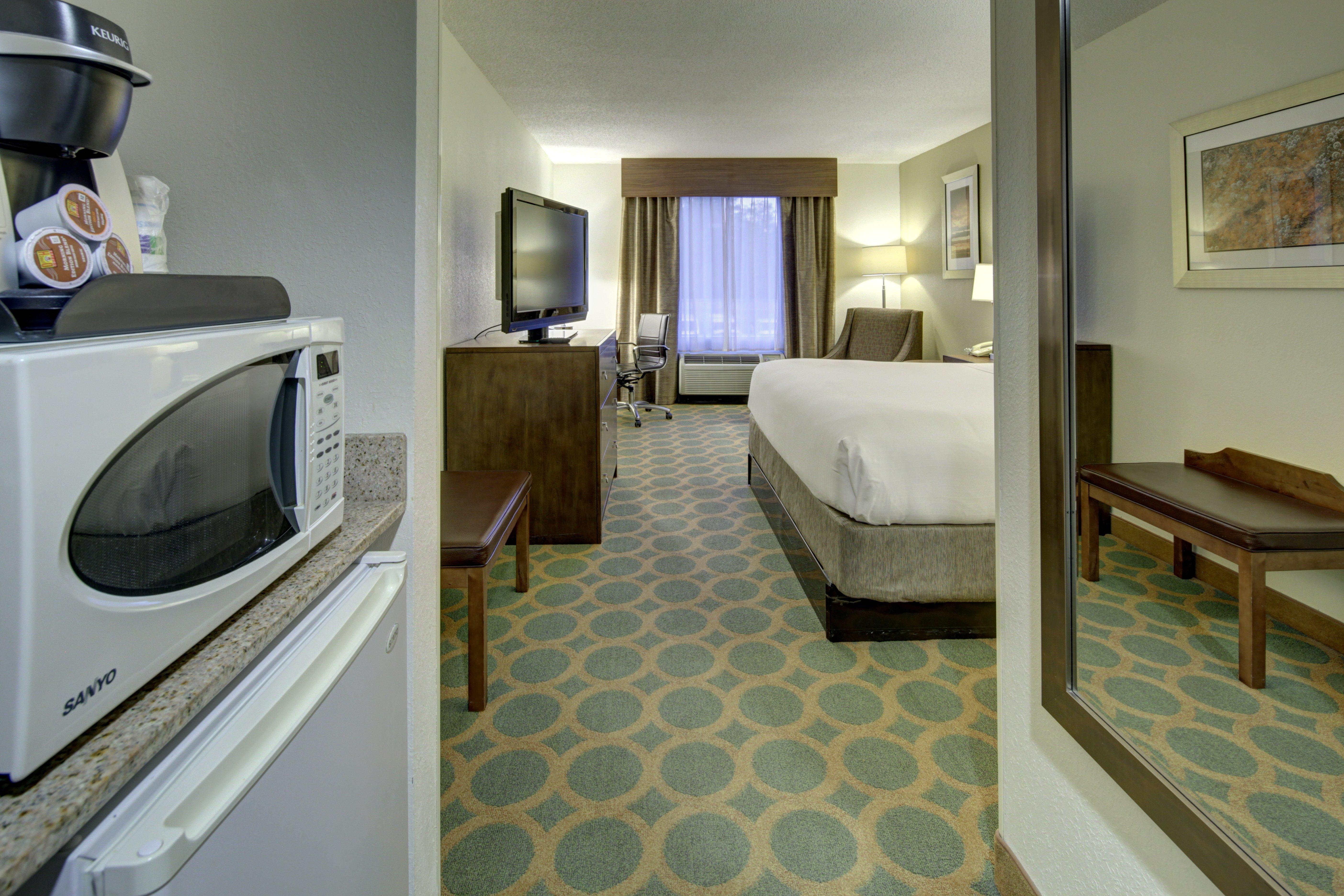Holiday Inn Express Hotel & Suites Emporia By Ihg Buitenkant foto