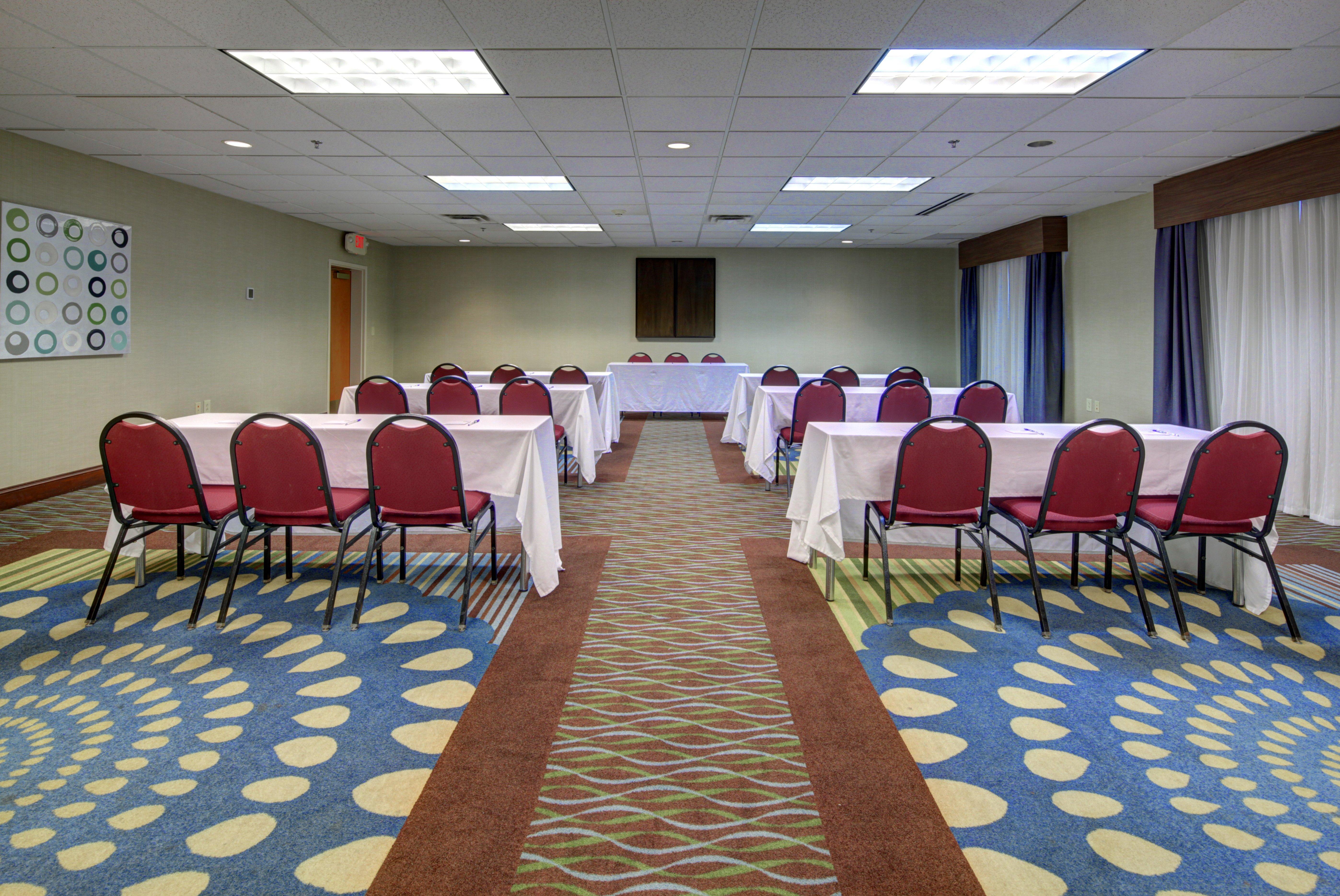 Holiday Inn Express Hotel & Suites Emporia By Ihg Buitenkant foto