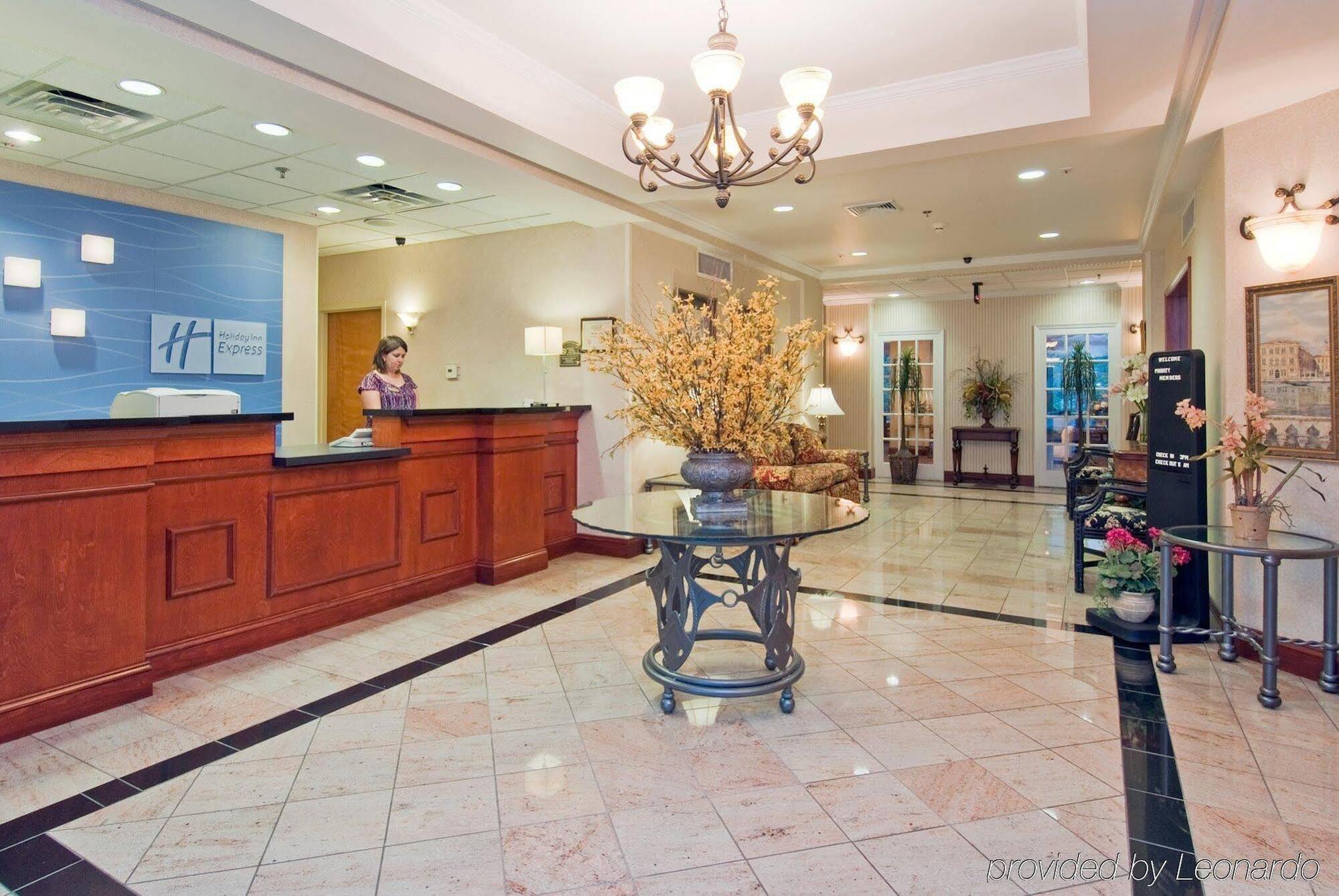 Holiday Inn Express Hotel & Suites Emporia By Ihg Buitenkant foto