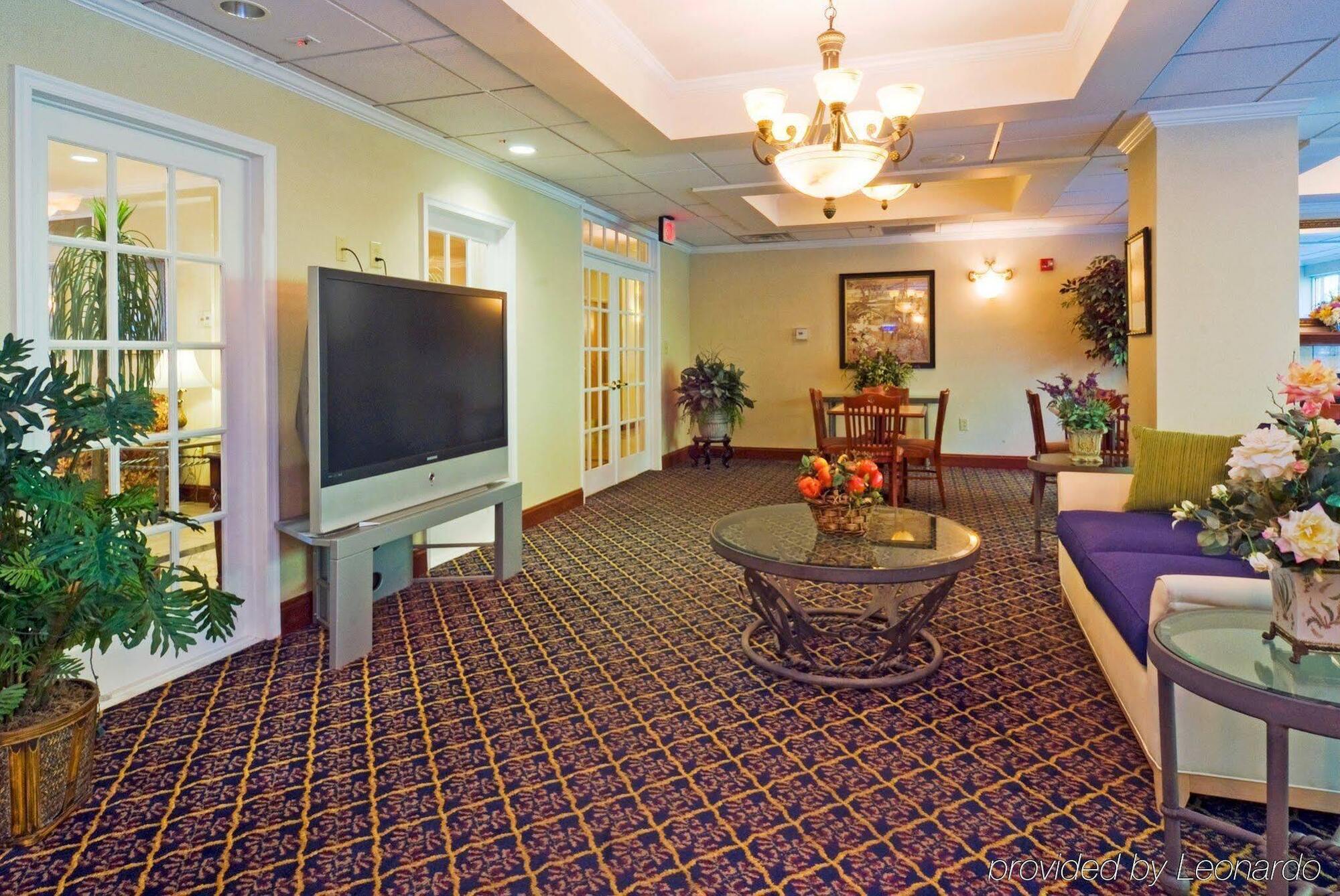 Holiday Inn Express Hotel & Suites Emporia By Ihg Buitenkant foto